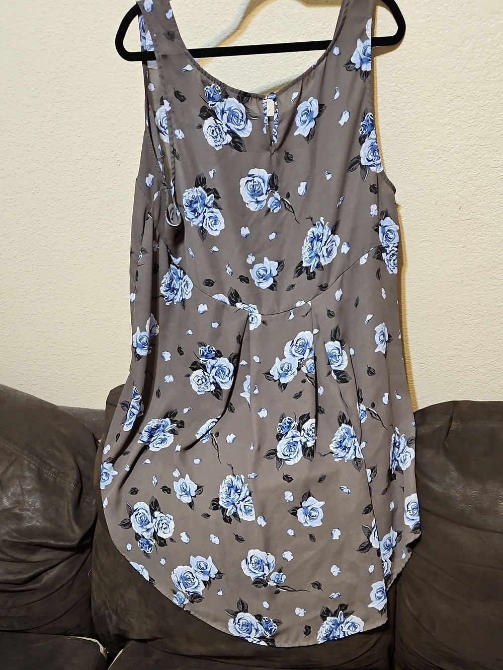 torrid Gray High Low Tank with Blue Rose Print - Picture 4 of 7